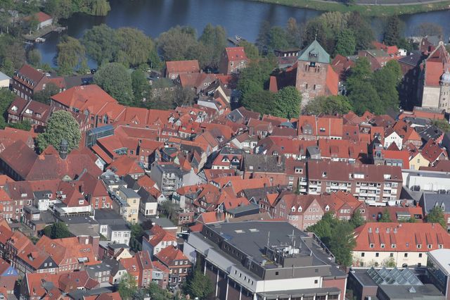Luftbild der Altstadt mit Burggraben