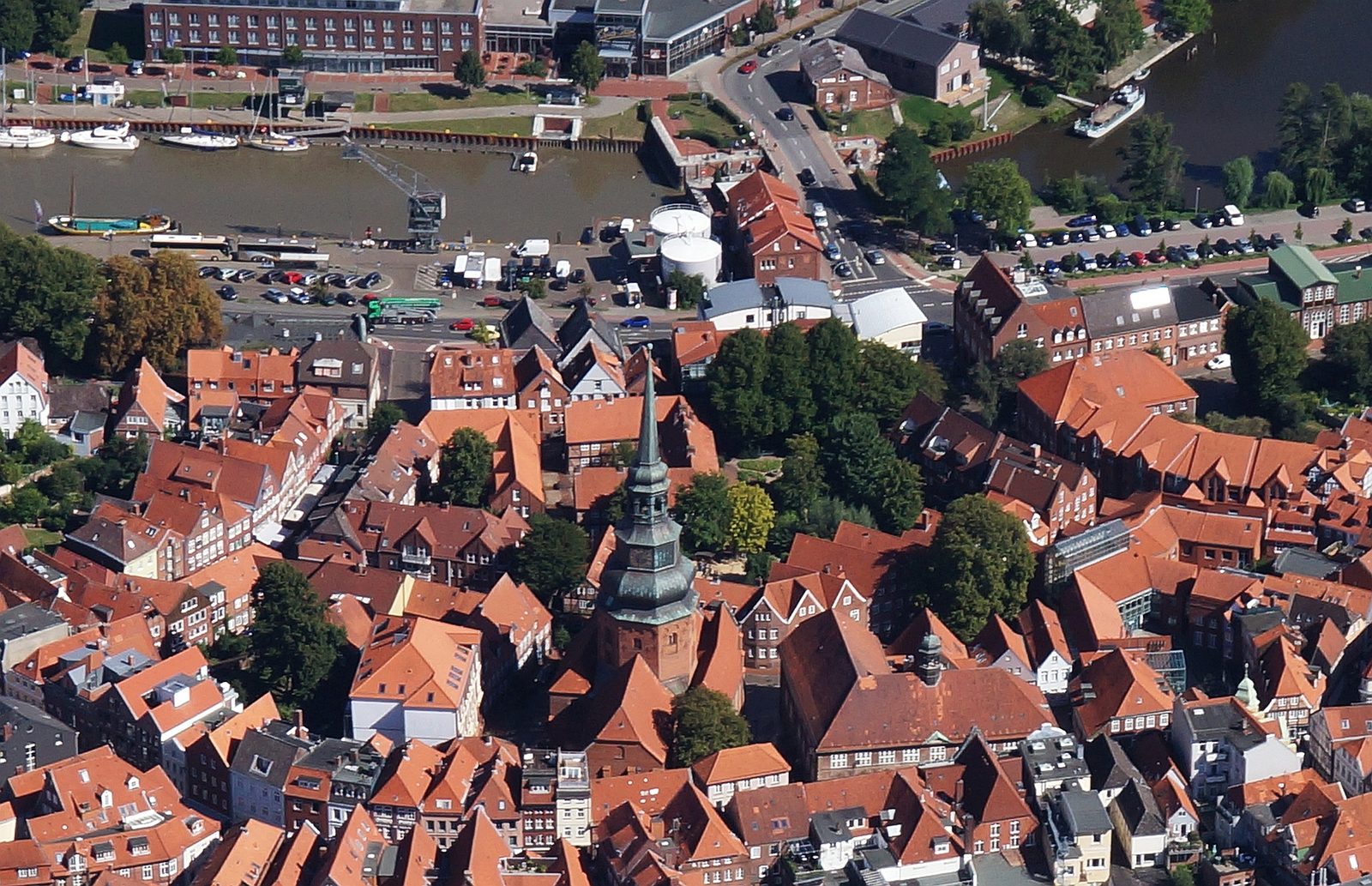 Stare miasto z lotu ptaka z kościołem św. Kosmy i Damiana