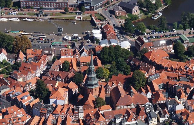 Luftbild der Altstadt mit St. Cosmae et Damiani