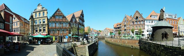 Panorama der Stader Altstadt am Hafen