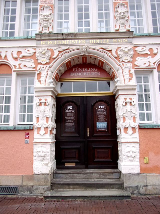 Portal und Fassadenschmuck des Hintze-Hauses