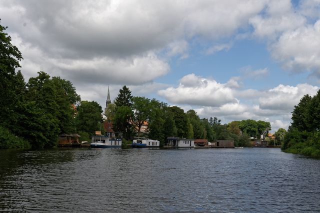 Boote am Holzhafen an der Schwinge