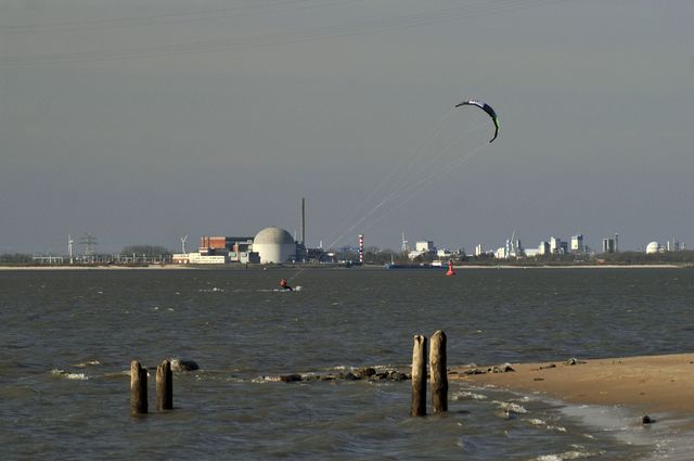 Kitesurfer auf der Elbe