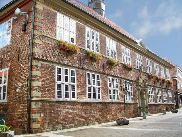 Das Alte Rathaus mit seiner Backsteinfassade