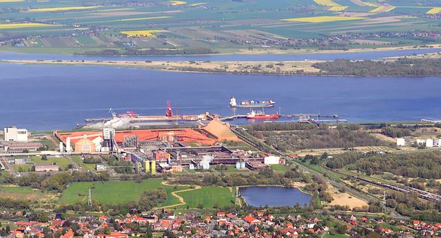 Der Seehafen Stade-Bützfleth aus der Luft