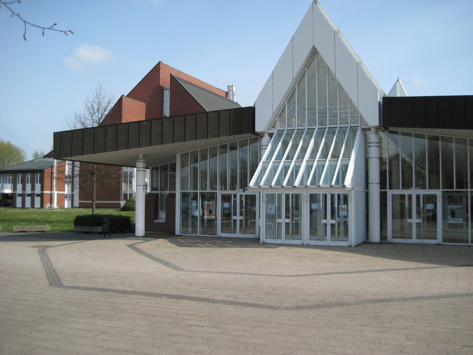 Stadeum, centrum kultury i kongresów (1989)