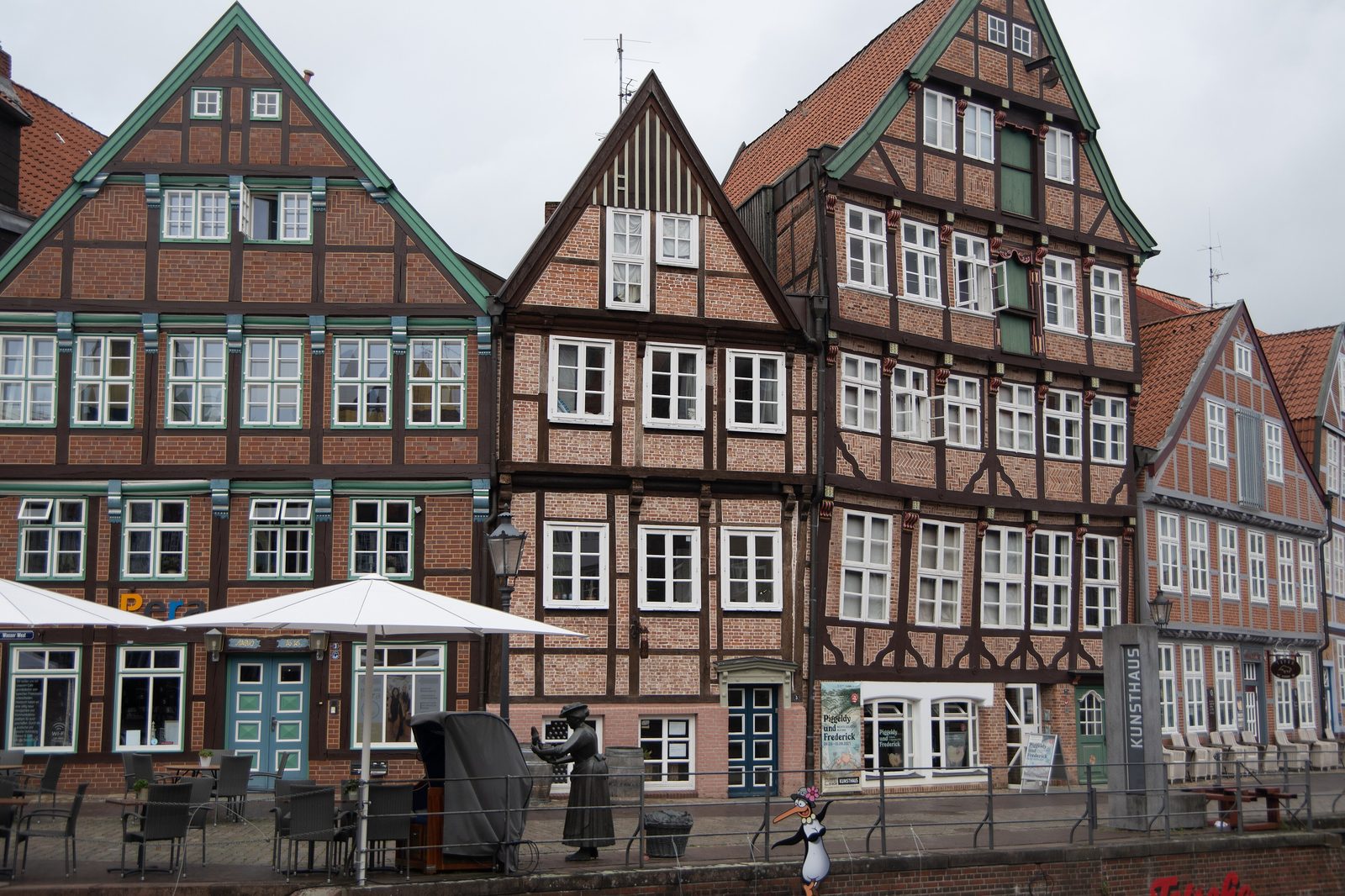 Fachwerkhäuser am Wasser West